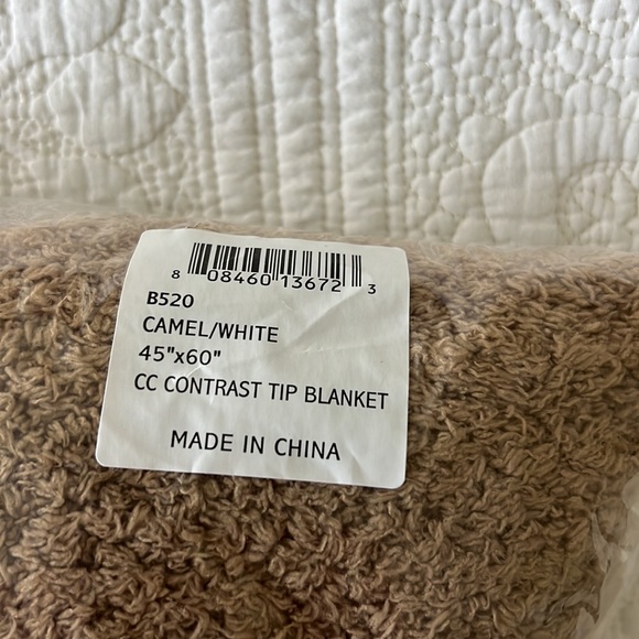 NWT Barefoot Dreams Contrast Tip Throw Blanket - Camel / White - Picture 3 of 4